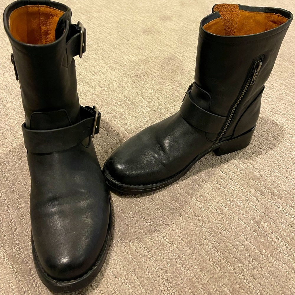 Nearly new FRYE boots